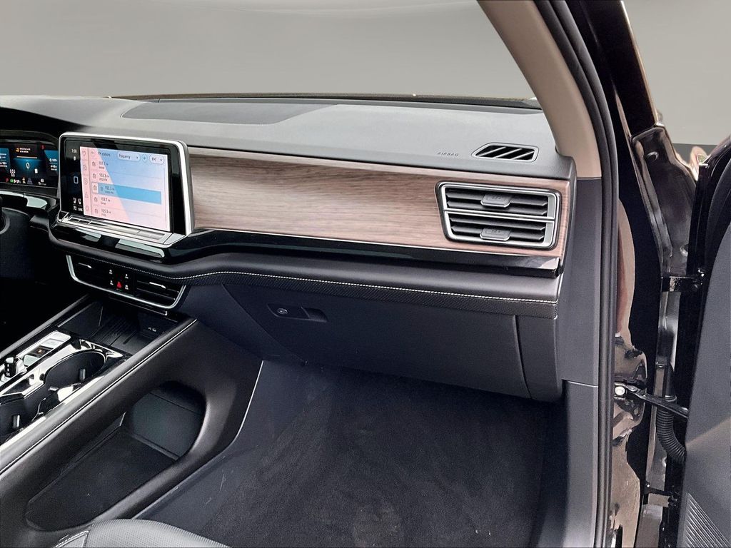 2025 Volkswagen Atlas SEL - Photo 27