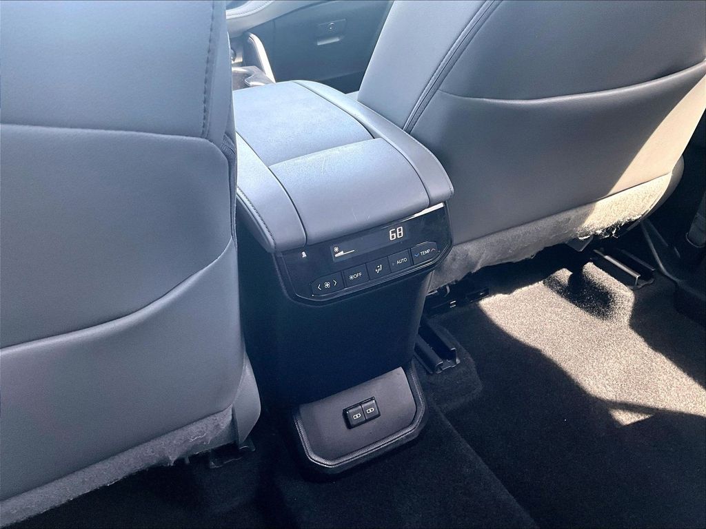 2024 Toyota Highlander XLE - Photo 13