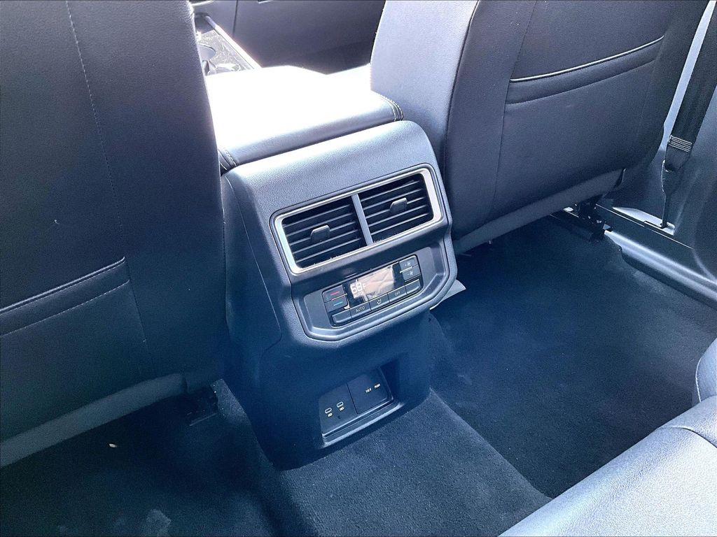 2025 Volkswagen Atlas SE w/Tech - Photo 12