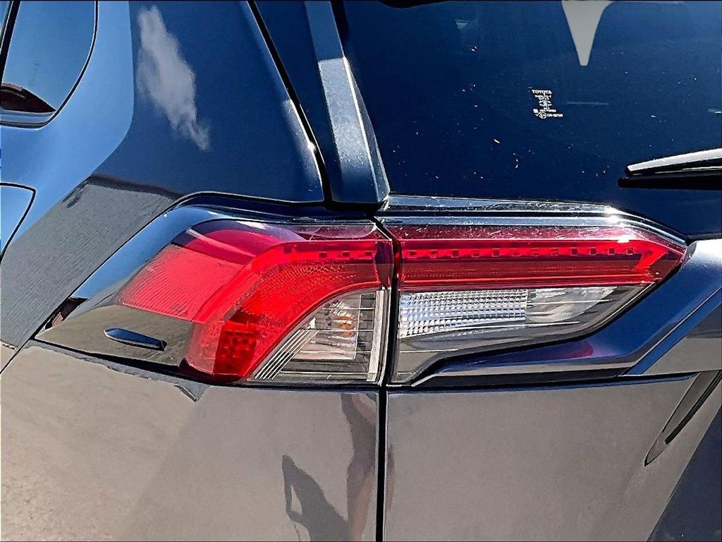 2020 Toyota RAV4 XLE - Photo 26