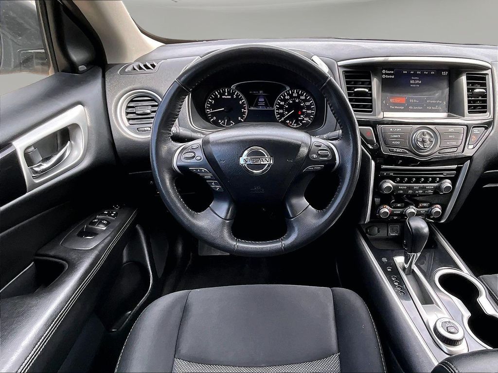 2019 Nissan Pathfinder SV - Photo 11