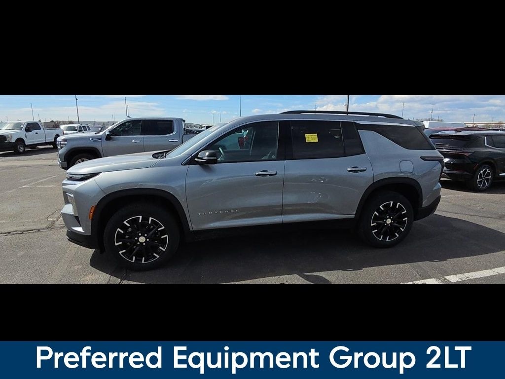 Used 2025 Chevrolet Traverse LT SUV