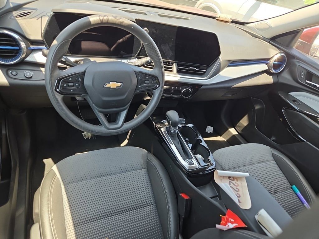 2025 Chevrolet Trax LT - Photo 6