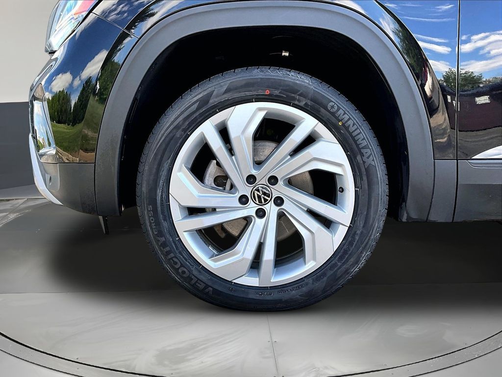 2023 Volkswagen Atlas SE w/Tech - Photo 34