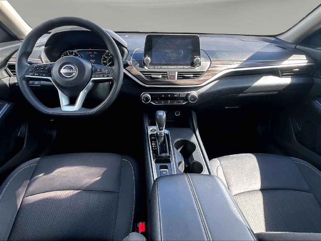 2025 Nissan Altima SV - Photo 9