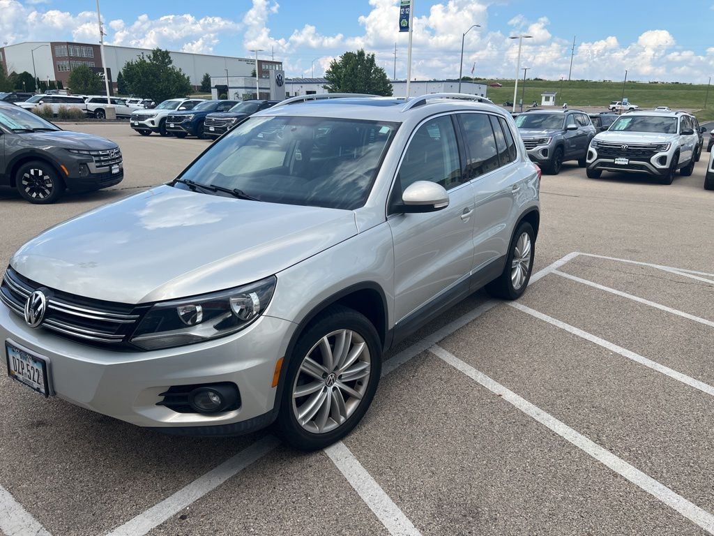 2012 Volkswagen Tiguan SE - Photo 2