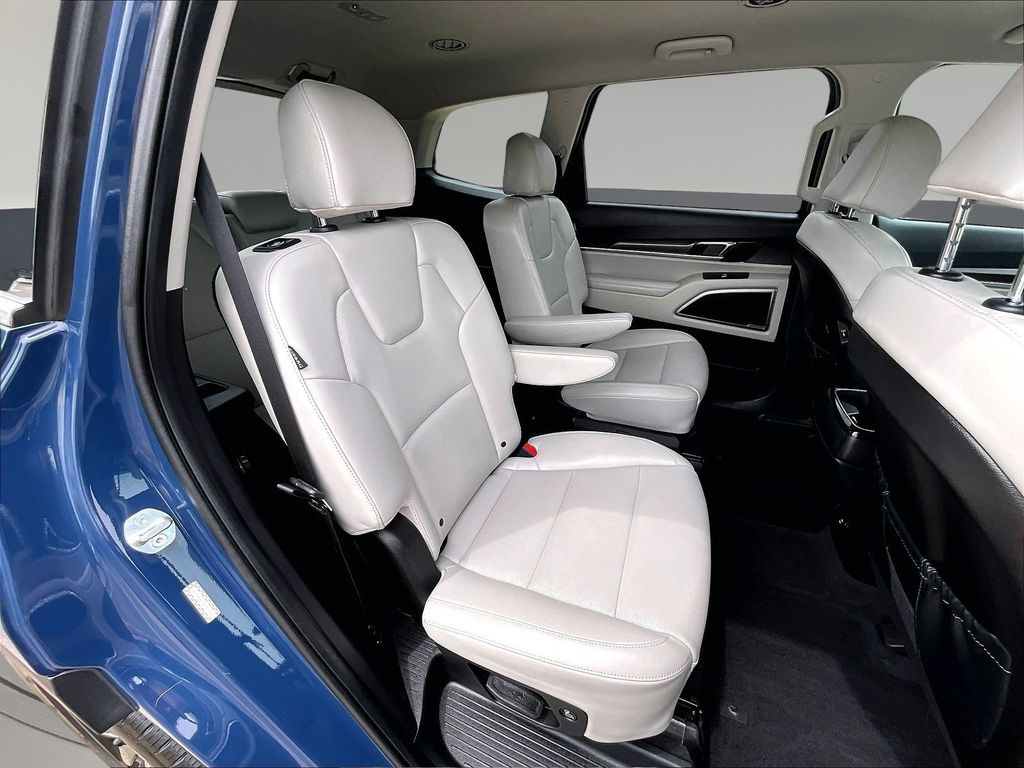2024 Kia Telluride S - Photo 28