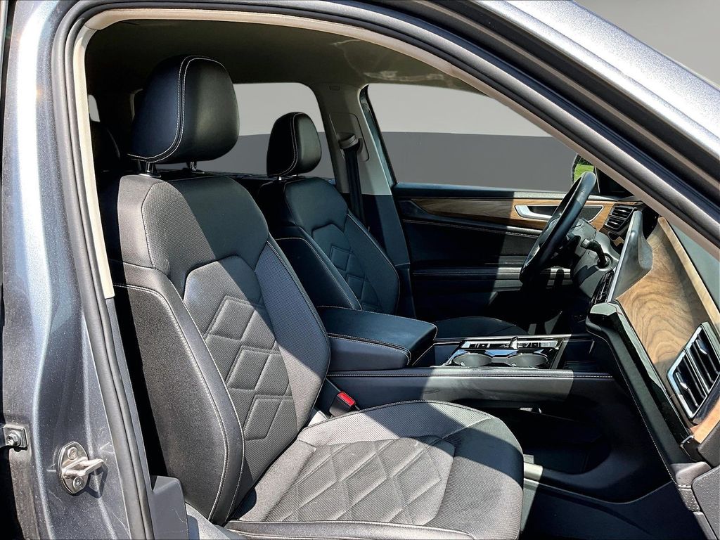 2025 Volkswagen Atlas SE w/Tech - Photo 33