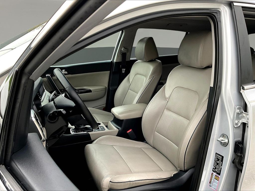 2022 Kia Sportage EX - Photo 25