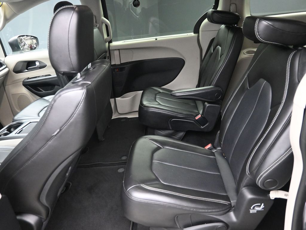 2023 Chrysler Pacifica Touring L - Photo 13