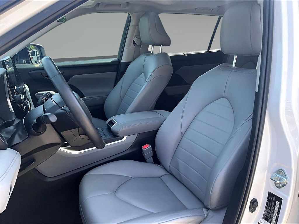 2024 Toyota Highlander XLE - Photo 25