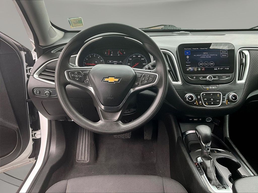 2024 Chevrolet Malibu 1LT - Photo 10