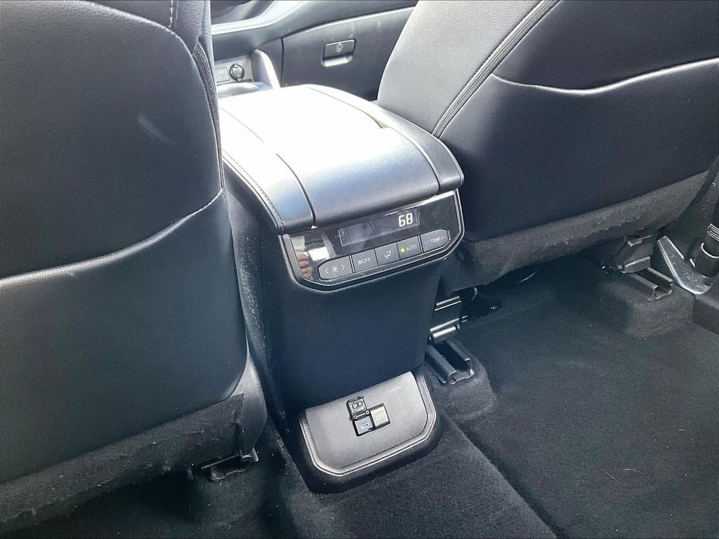 2022 Toyota Highlander XLE - Photo 13