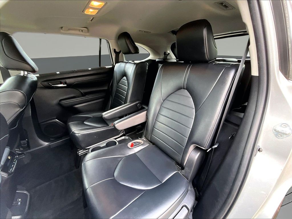 2022 Toyota Highlander XLE - Photo 26