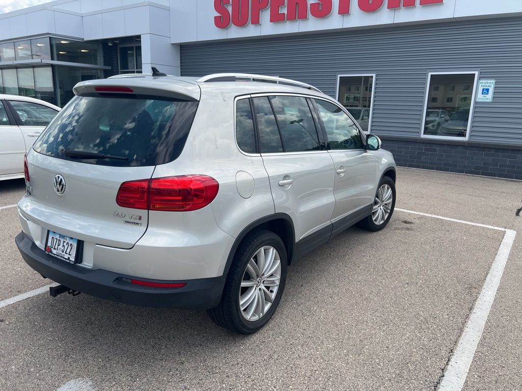 2012 Volkswagen Tiguan SE - Photo 5