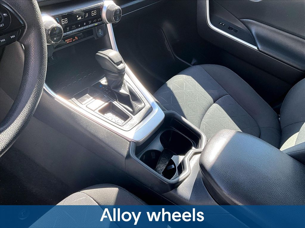 2020 Toyota RAV4 XLE - Photo 22
