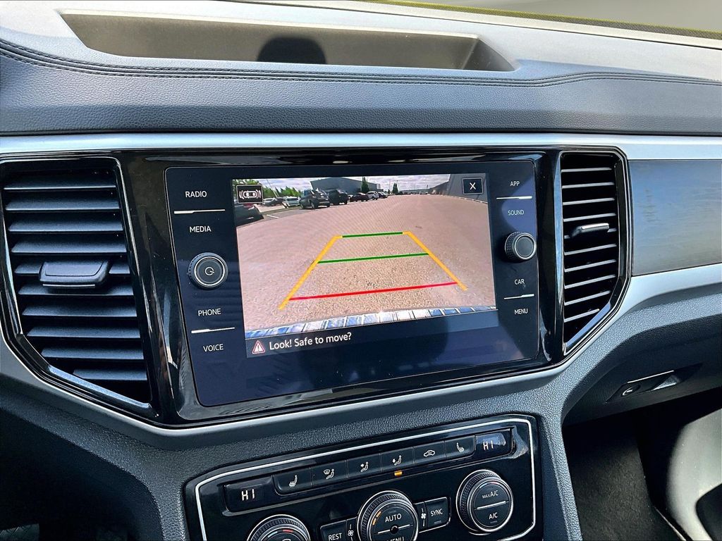 2023 Volkswagen Atlas SE w/Tech - Photo 18