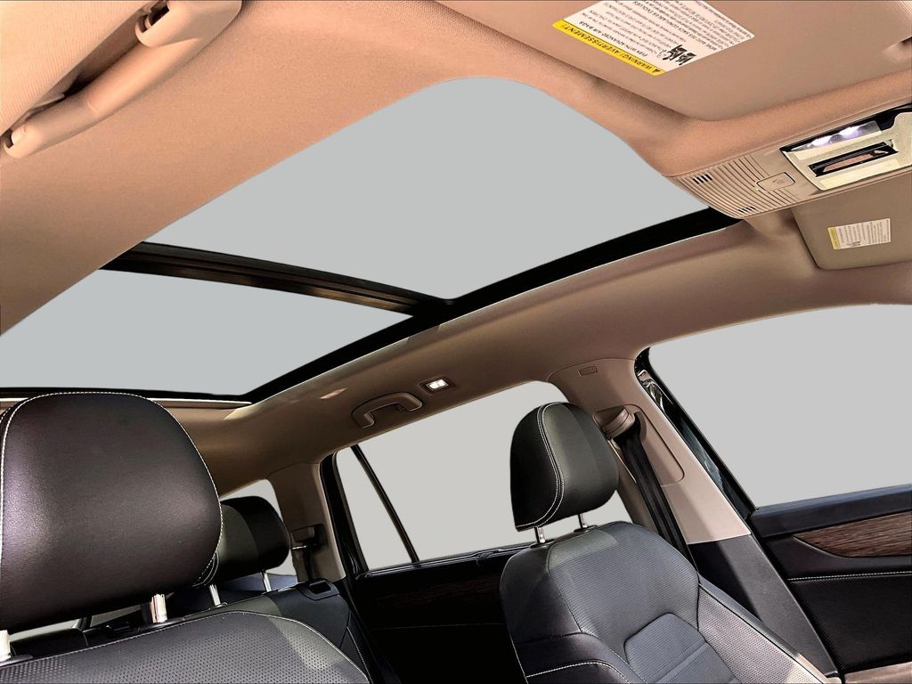 2025 Volkswagen Atlas SEL - Photo 32