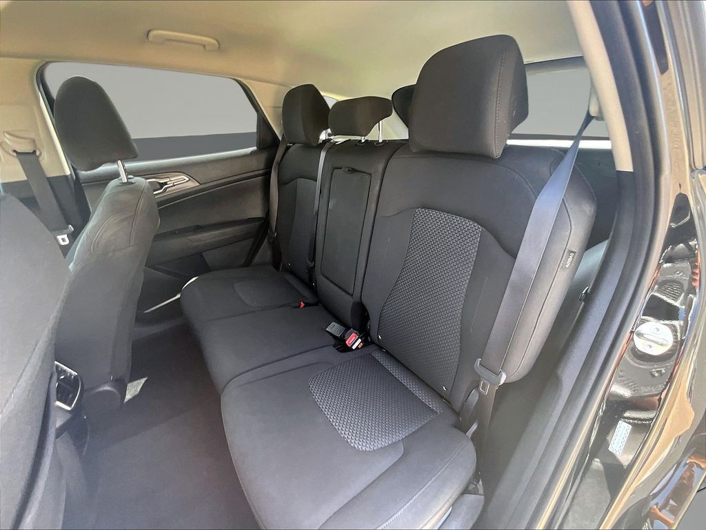 2025 Kia Sportage LX - Photo 26