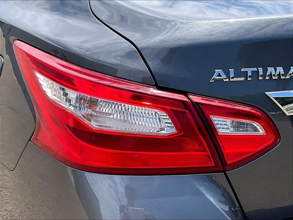 2017 Nissan Altima S - Photo 26