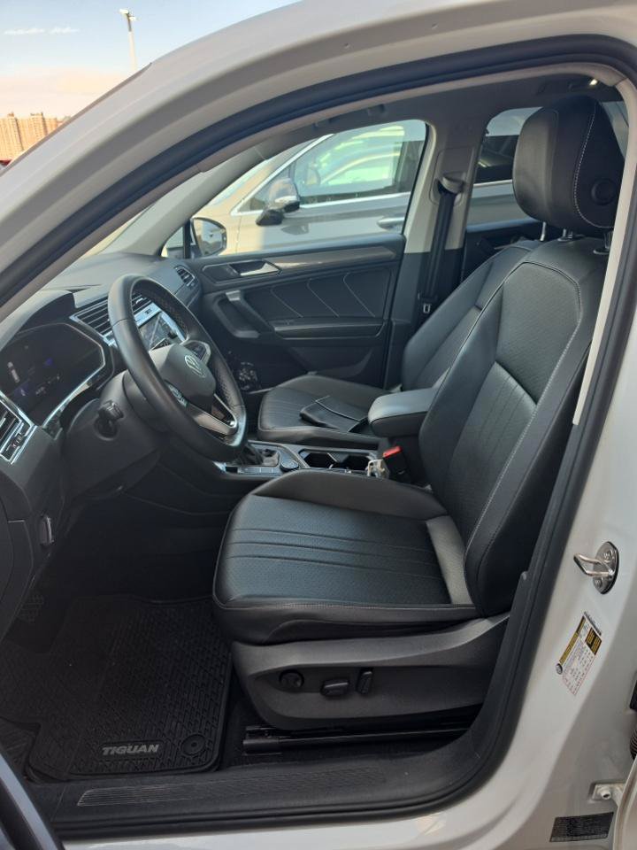 2023 Volkswagen Tiguan SE - Photo 8