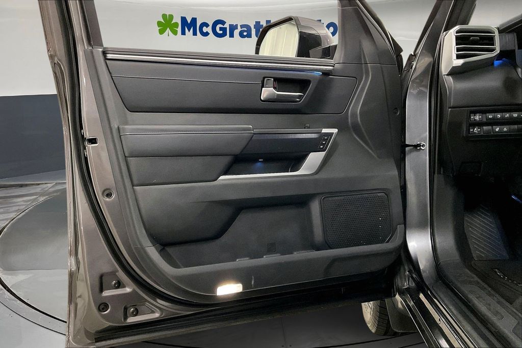 2024 Toyota Sequoia Platinum - Photo 28