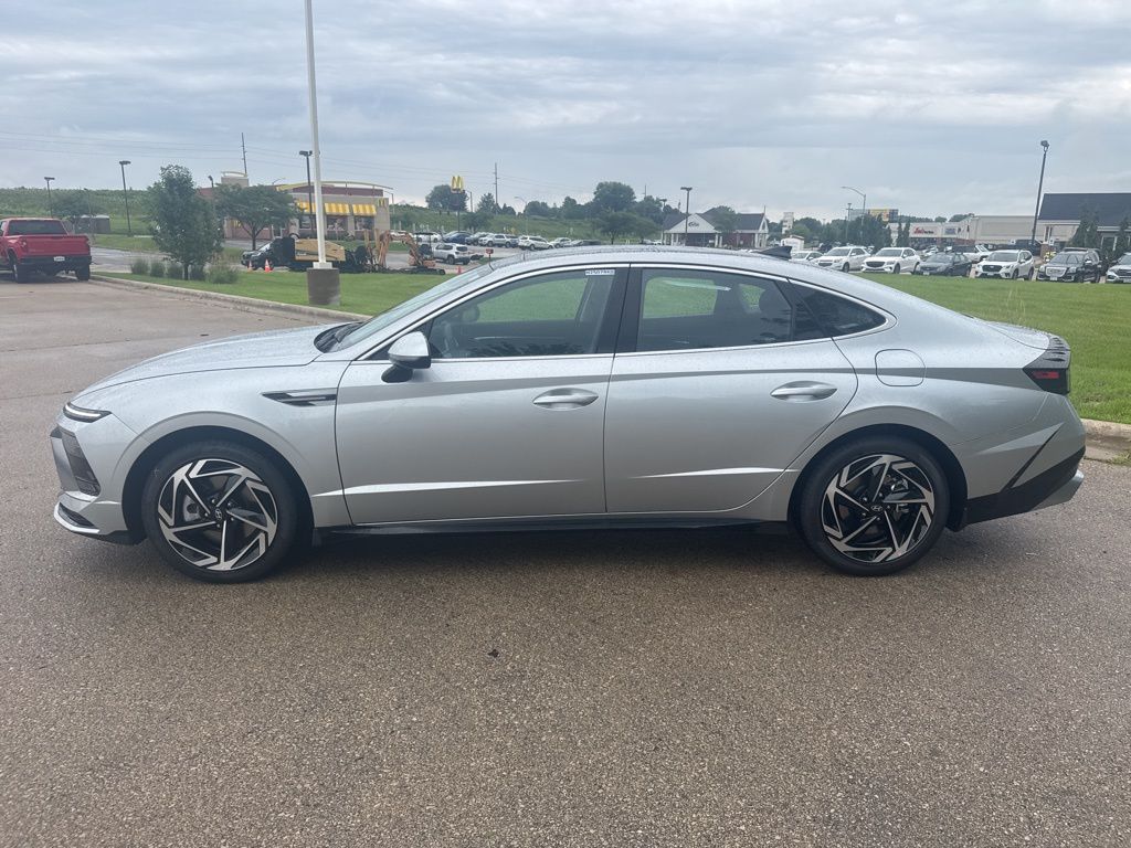 2025 Hyundai Sonata SEL Convenience photo 2