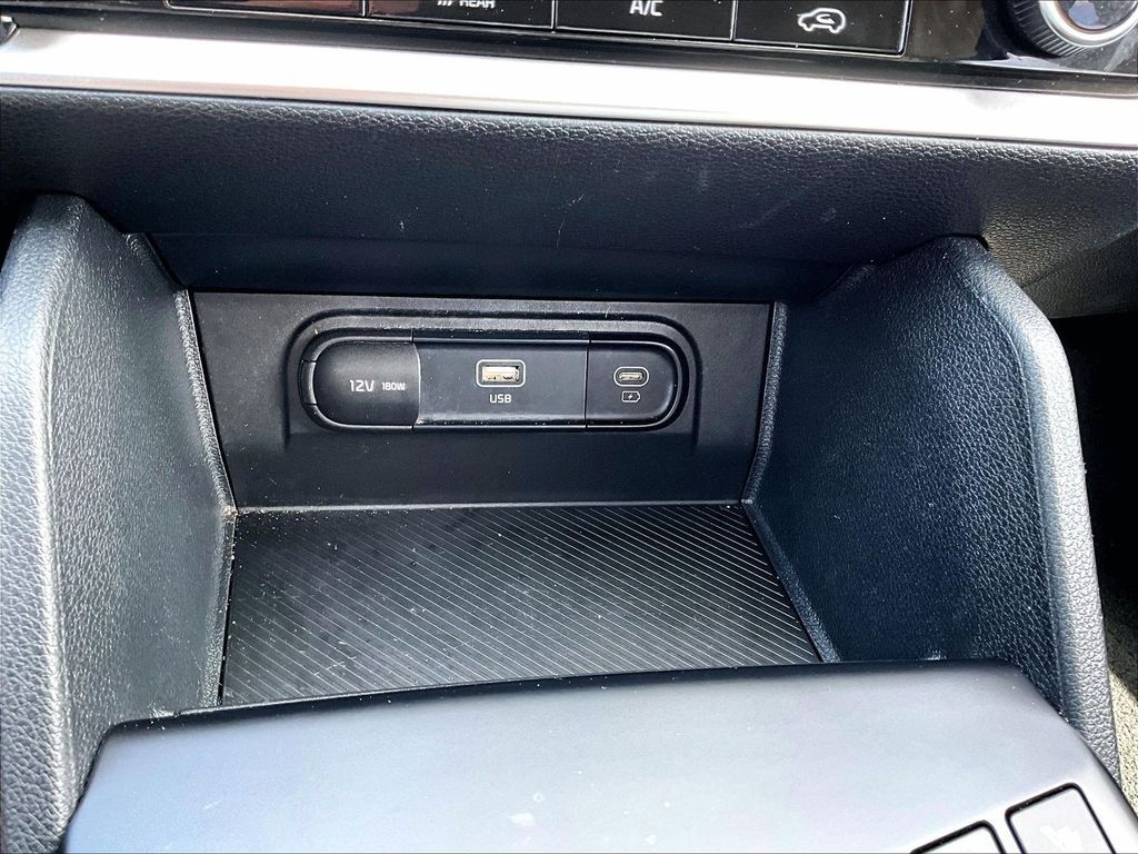 2025 Kia Sportage LX - Photo 21
