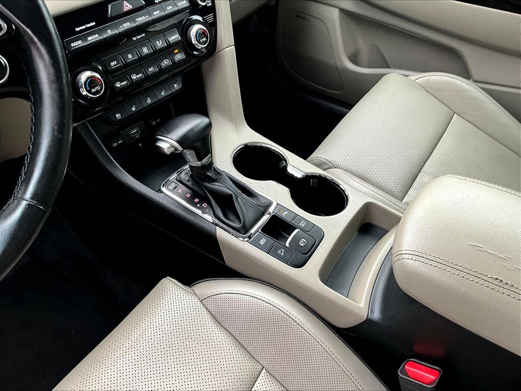 2022 Kia Sportage EX - Photo 22