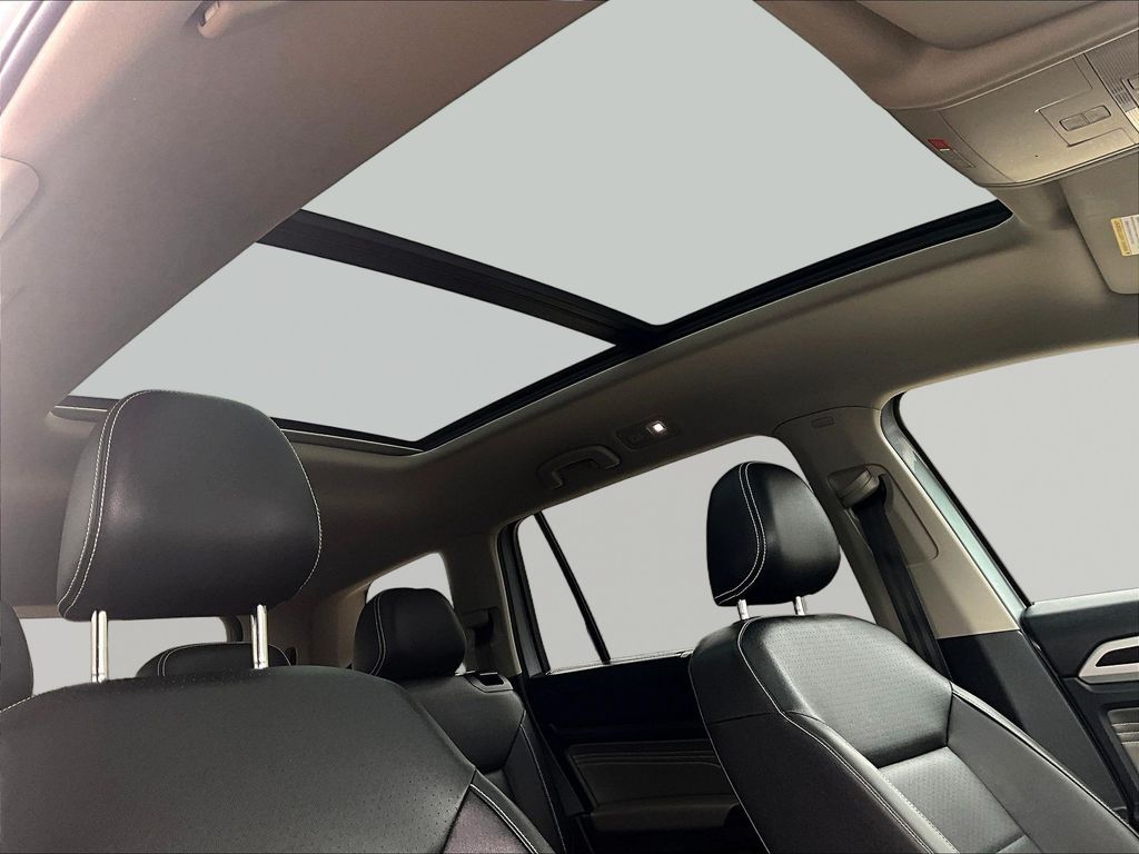 2023 Volkswagen Atlas SE w/Tech - Photo 31