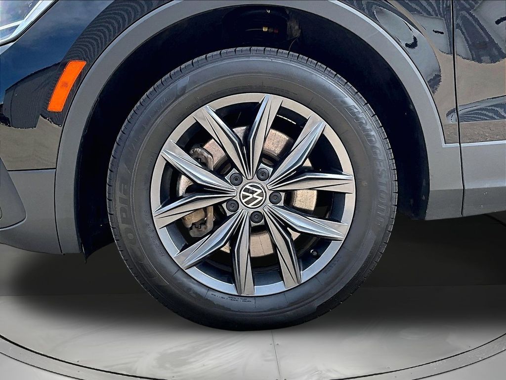 2022 Volkswagen Tiguan SE - Photo 36