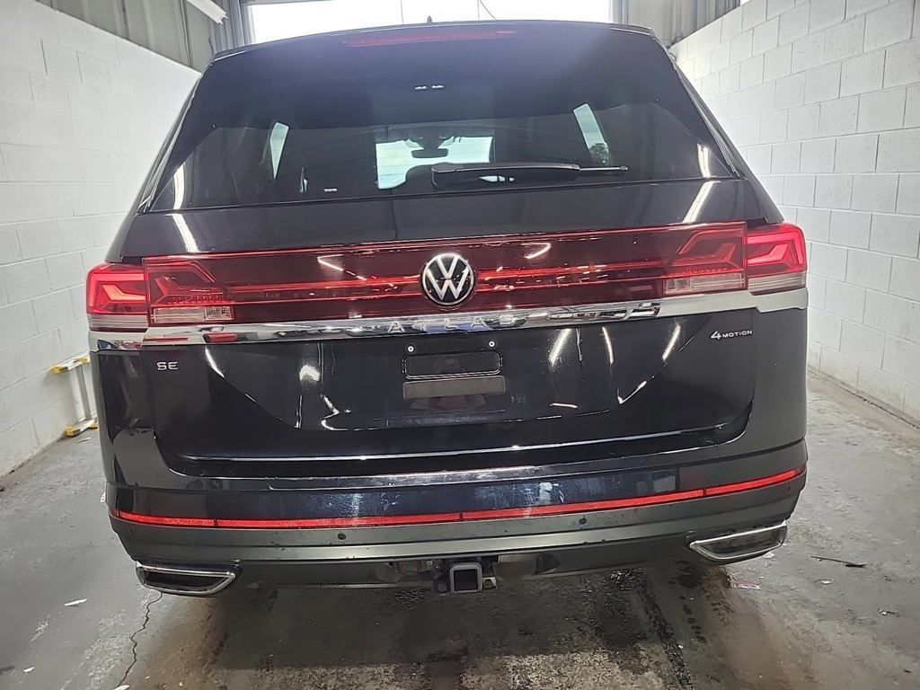 2025 Volkswagen Atlas SE w/Tech - Photo 11