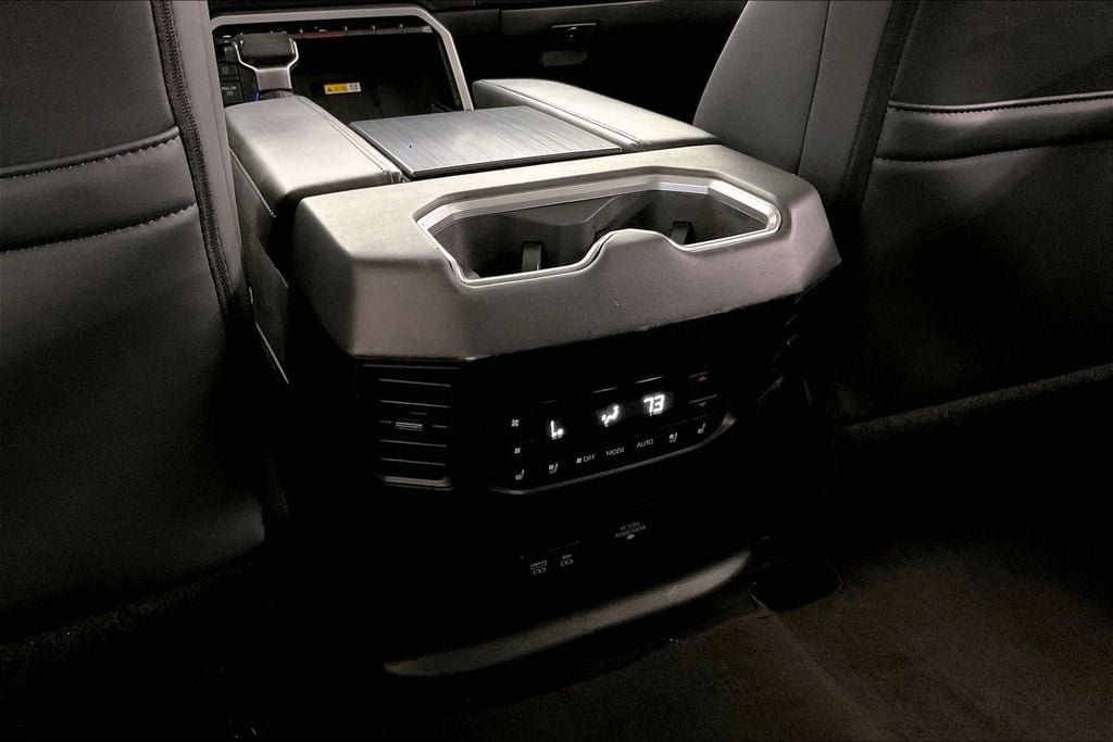 2024 Toyota Sequoia Platinum - Photo 39