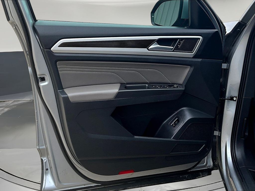 2023 Volkswagen Atlas SE w/Tech - Photo 24