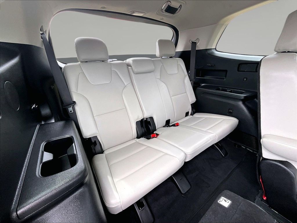 2024 Kia Telluride S - Photo 29