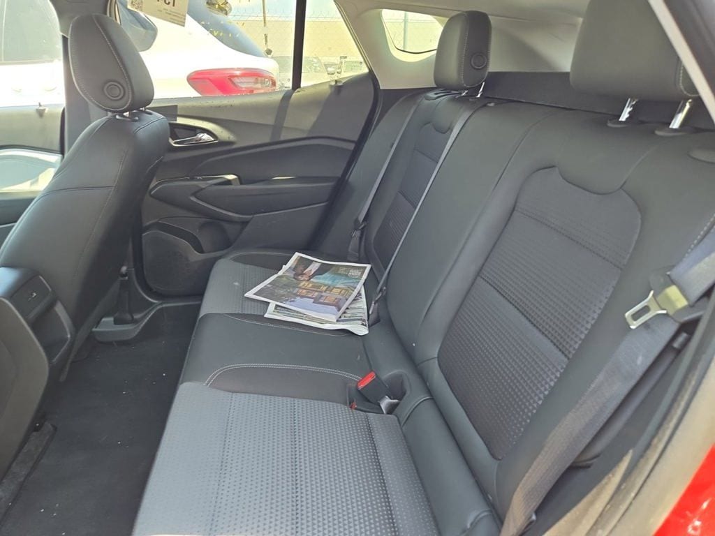 2025 Chevrolet Trax LT - Photo 8