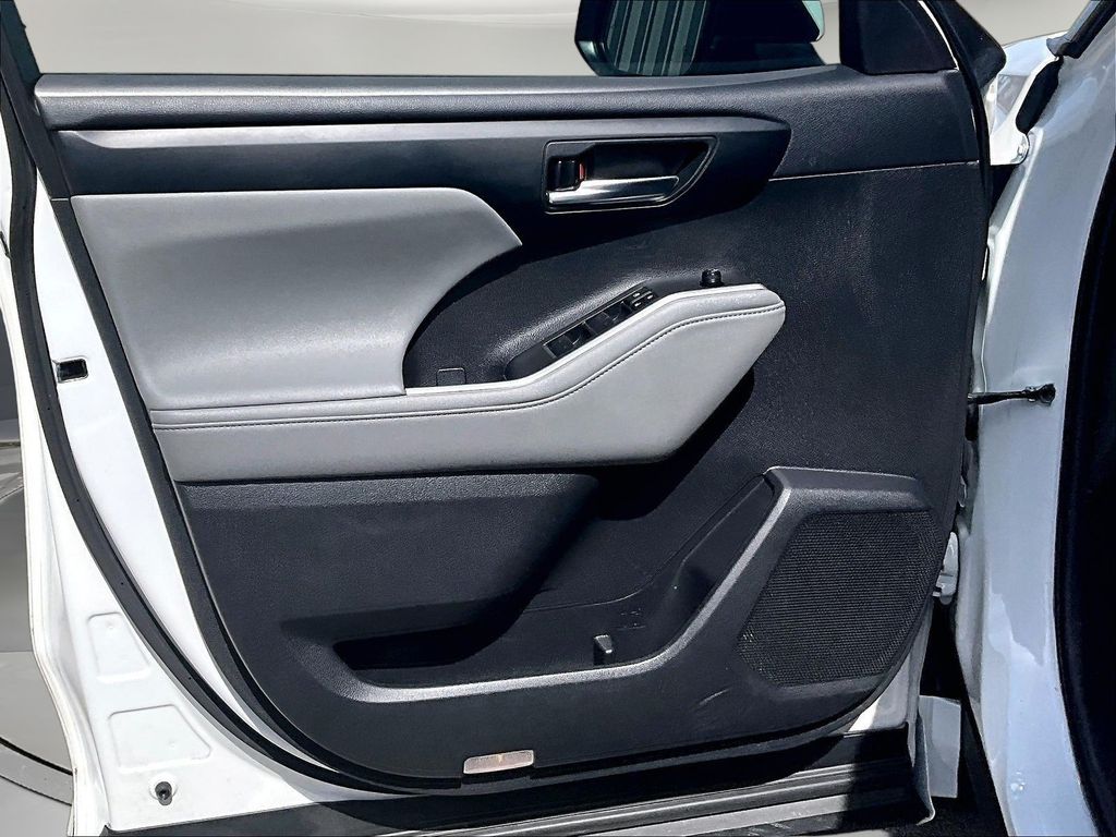 2024 Toyota Highlander XLE - Photo 24