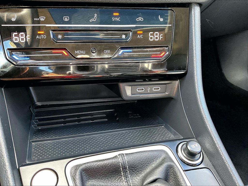 2025 Volkswagen Jetta SE - Photo 19