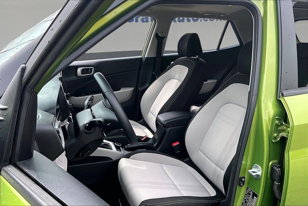 2023 Hyundai Venue SEL - Photo 23