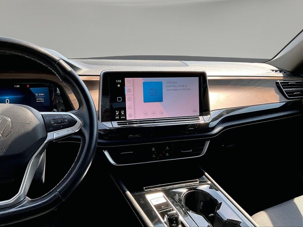 2025 Volkswagen Atlas SE w/Tech - Photo 11