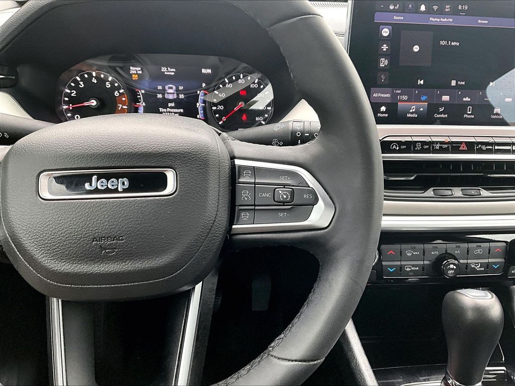 2025 Jeep Compass Limited - Photo 16