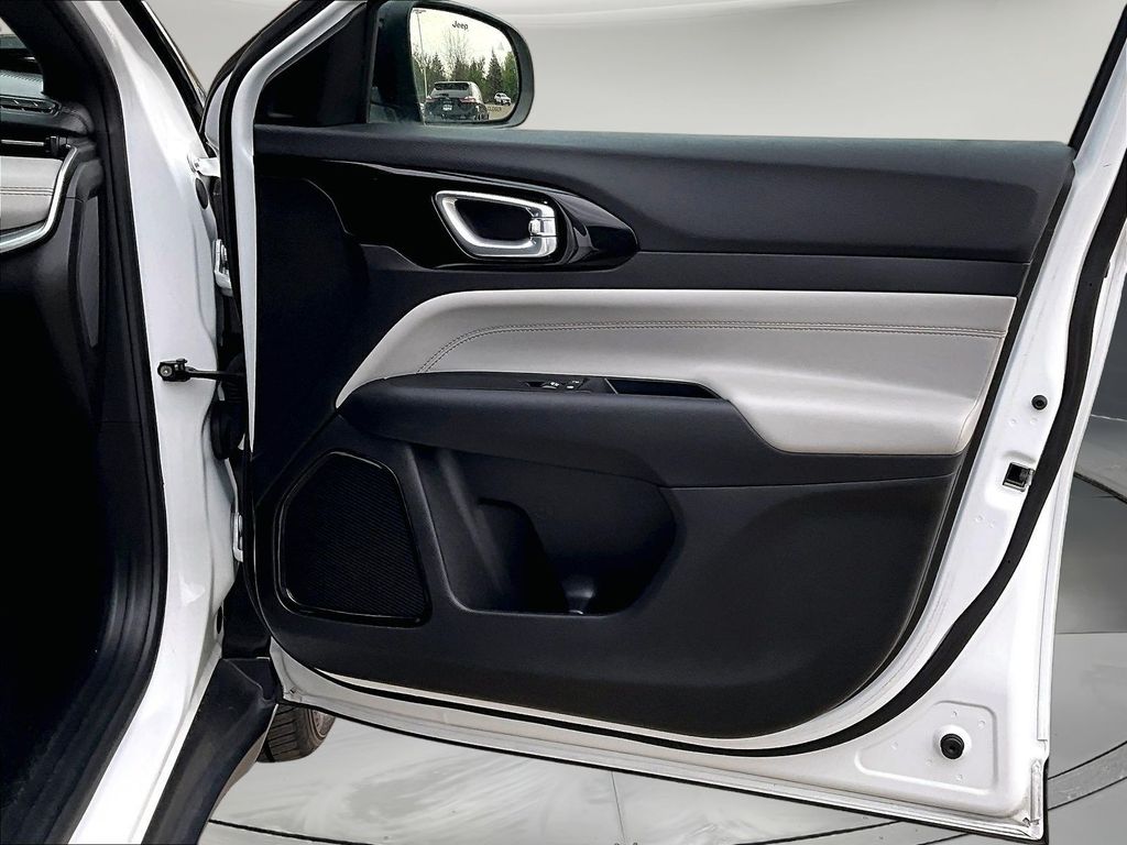 2025 Jeep Compass Limited - Photo 30