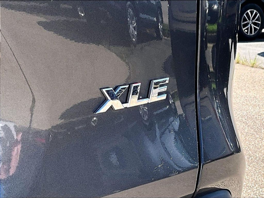 2020 Toyota RAV4 XLE - Photo 27