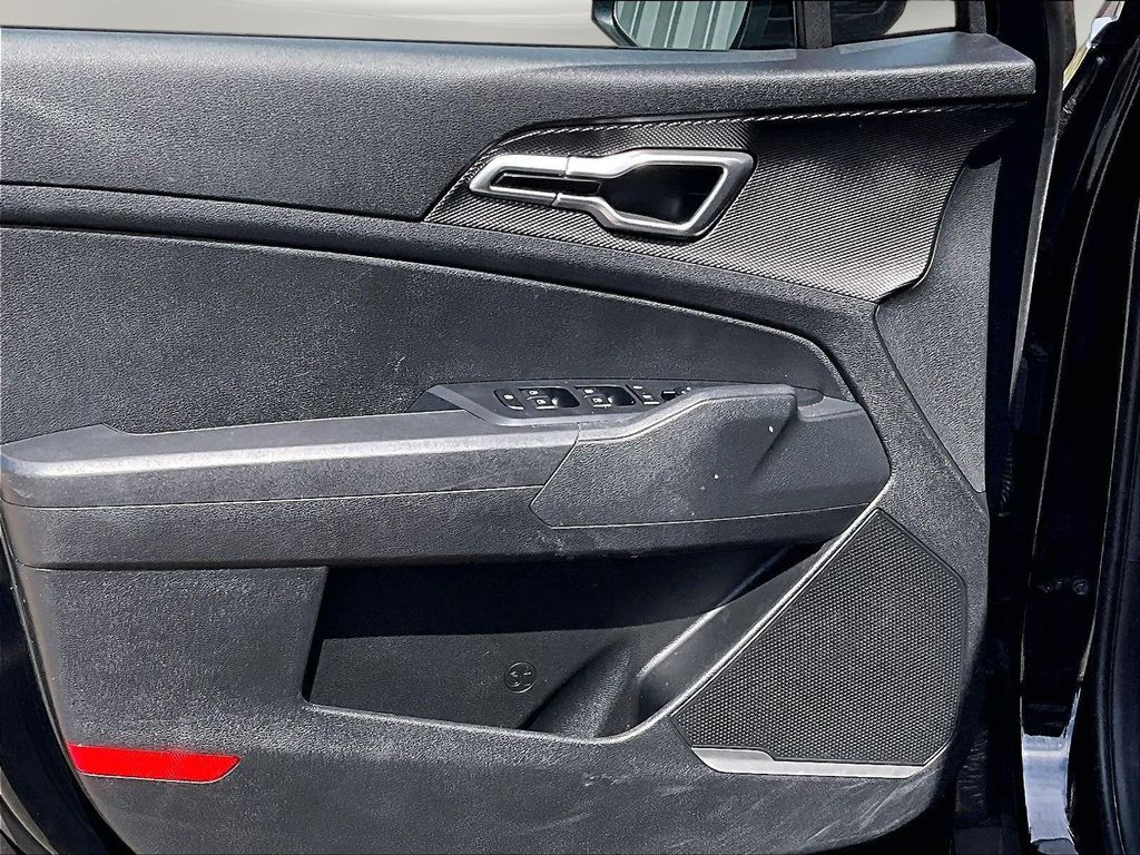 2025 Kia Sportage LX - Photo 24