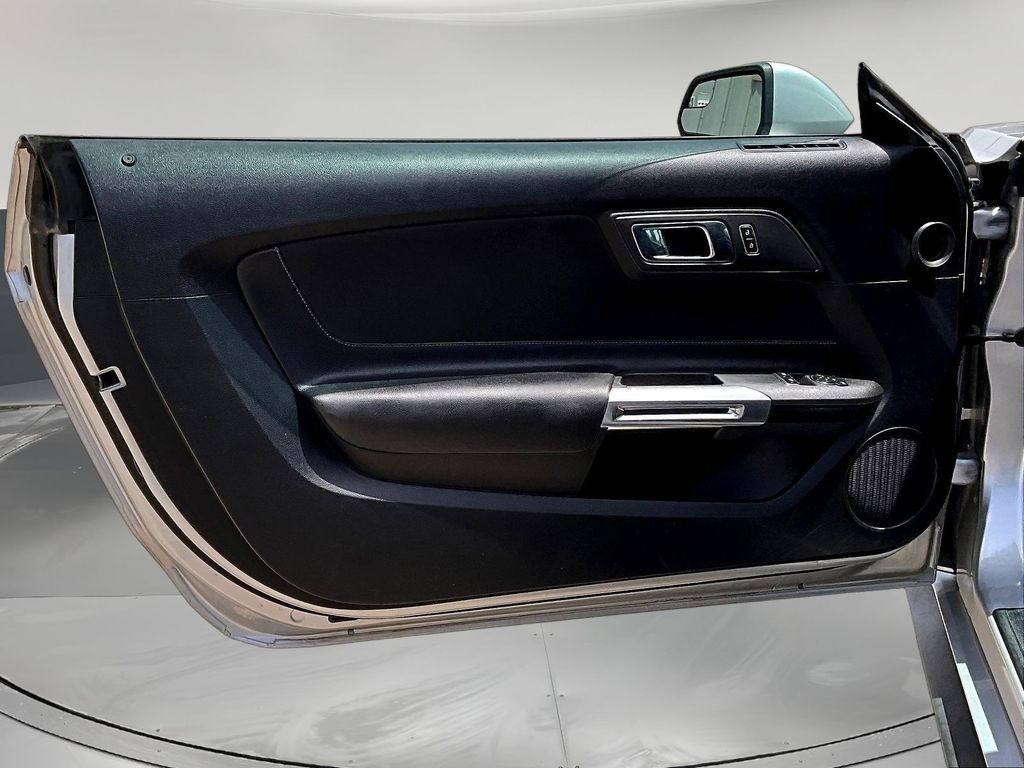 2016 Ford Mustang V6 - Photo 23
