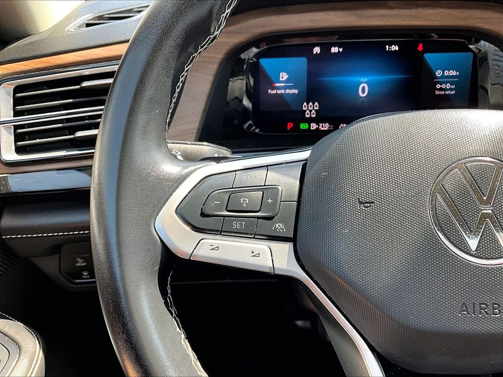 2025 Volkswagen Atlas SE w/Tech - Photo 14