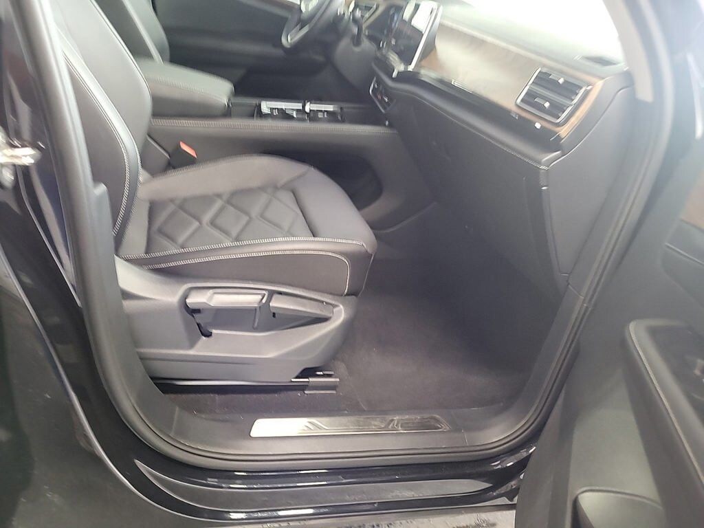 Used 2025 Volkswagen Atlas 2.0T SE w/Technology SUV