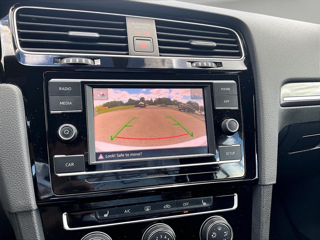 2019 Volkswagen Golf GTI SE - Photo 18