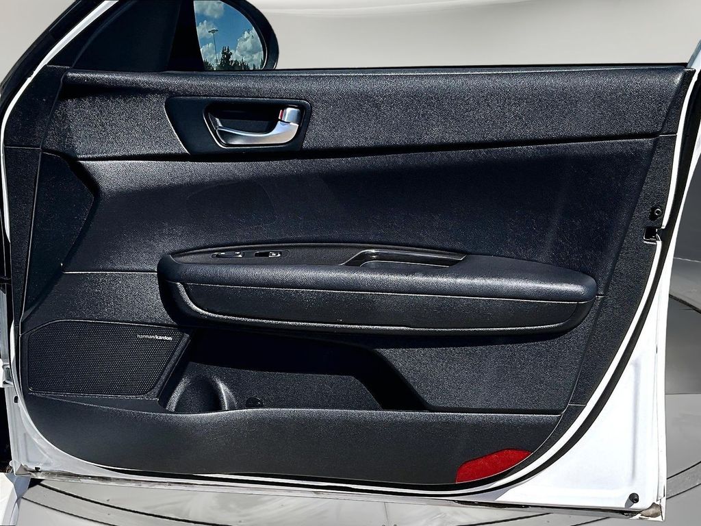 2020 Kia Optima EX - Photo 32