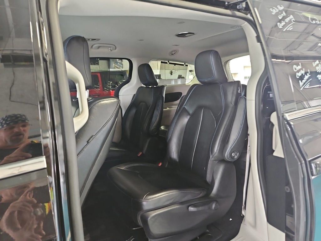 2021 Chrysler Pacifica Hybrid Touring L - Photo 10